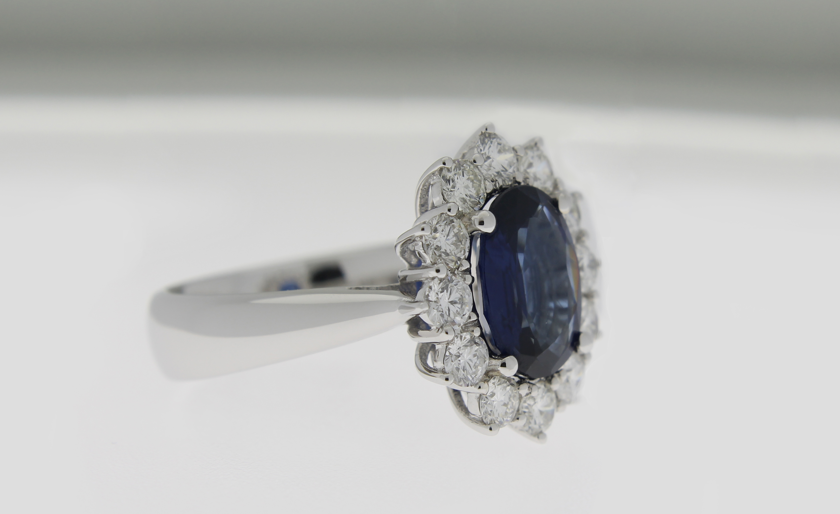 Anello Casavola zaffiro blu e diamanti - immagine 3