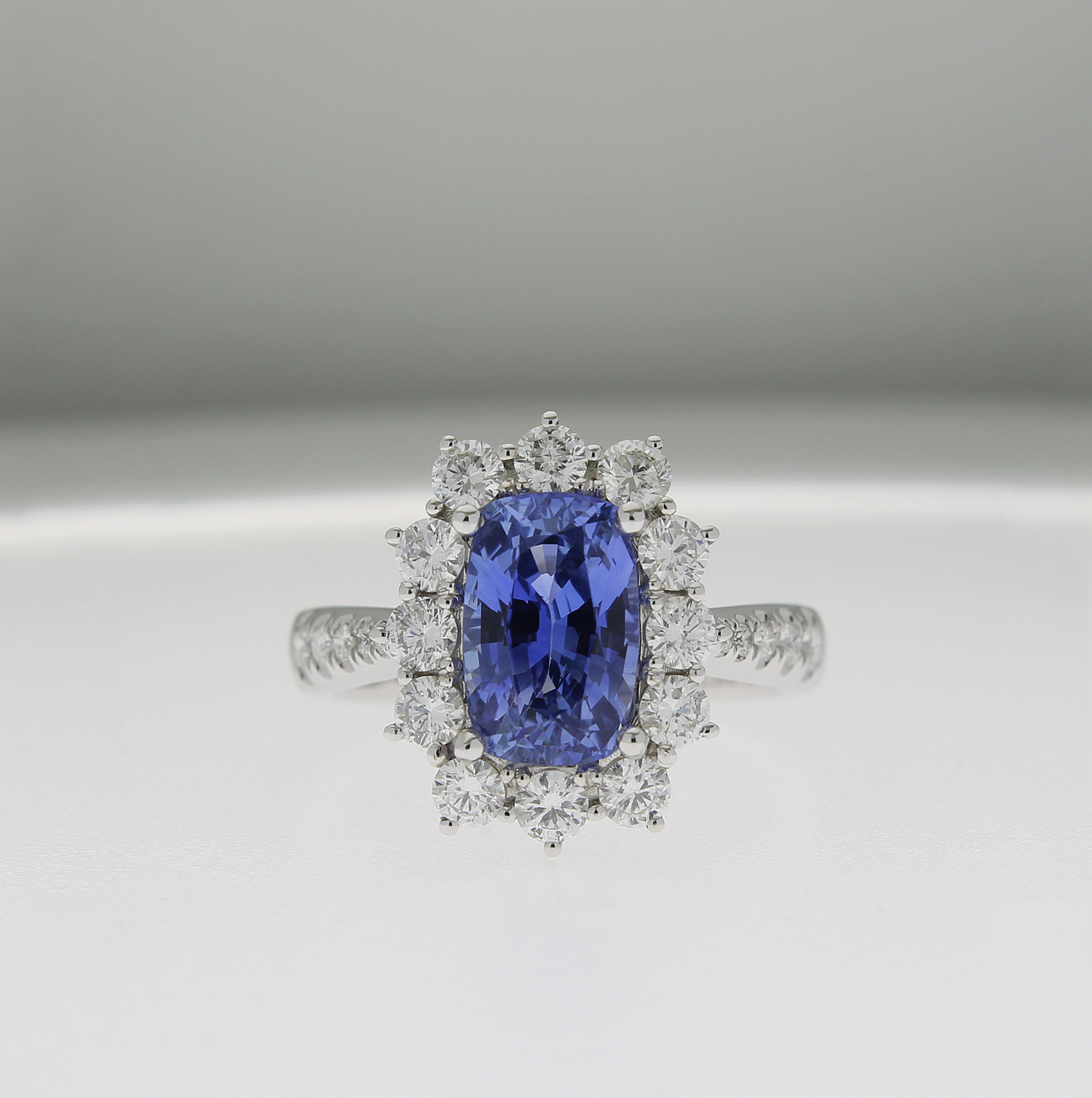 Anello Casavola zaffiro e diamanti