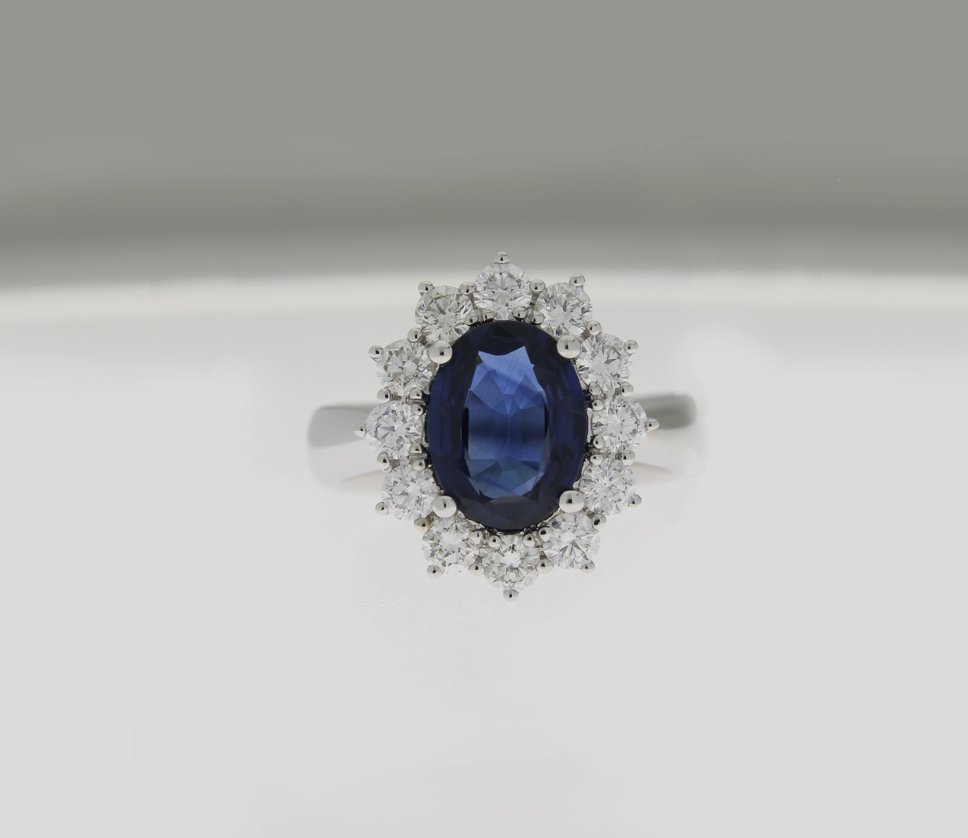 Anello Casavola zaffiro blu e diamanti
