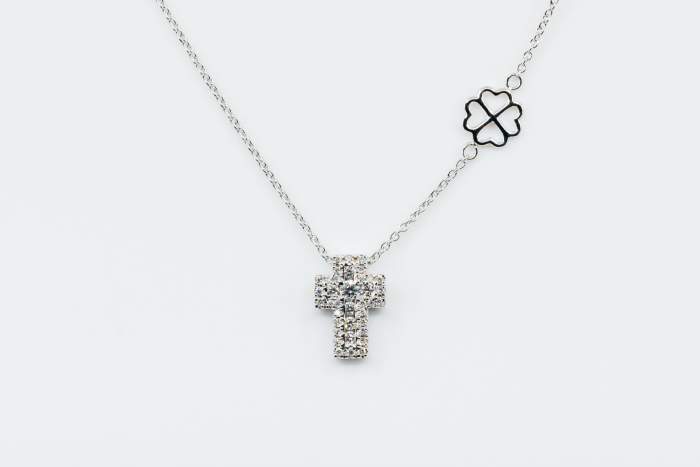 Collana croce Angelus bianco diamanti - Gioielleria Casavola Noci - Idea regalo battesimo