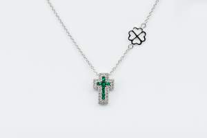 Collana croce Angelus bianco smeraldi - Gioielleria Casavola Noci - idea regalo battesimo - diamanti