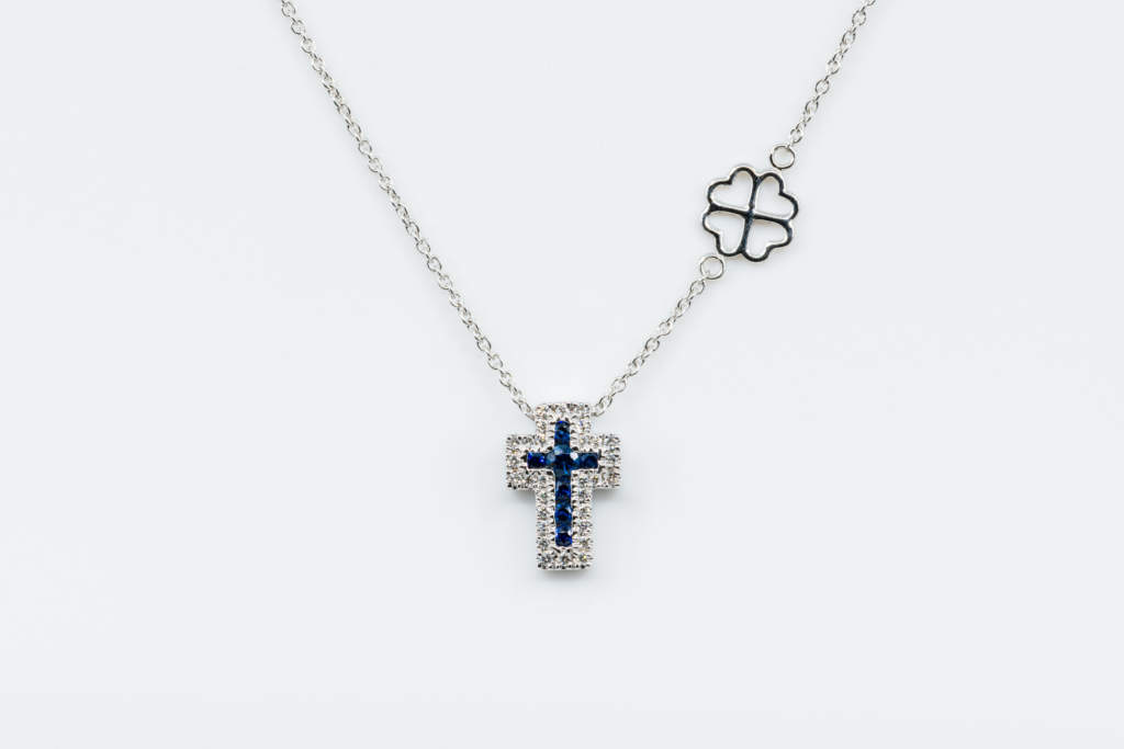 Collana croce Angelus bianco zaffiri - Gioielleria Casavola Noci - idea regalo battesimo - diamanti con oro