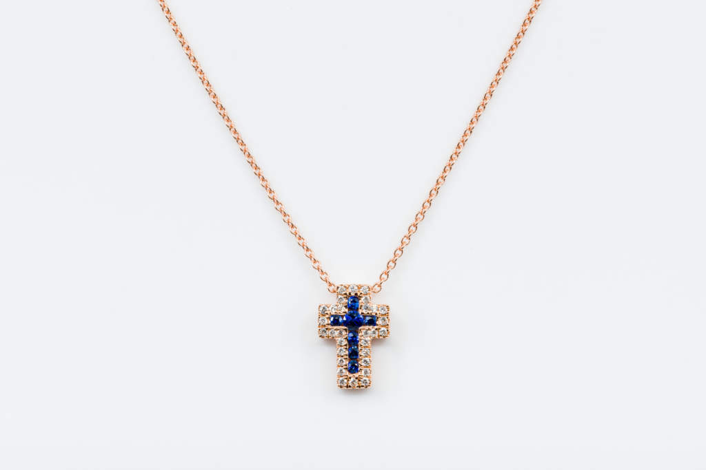 Collana croce Angelus rose zaffiri - Gioielleria Casavola Noci - idea regalo battesimo oro rosa