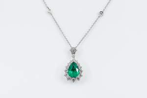Collana smeraldo goccia diamanti Nature - Gioielleria Casavola Noci - idea regalo donne - anniversario importante