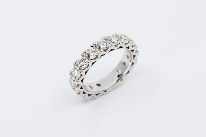 Girodito diamanti Infinity white - Gioielleria Casavola Noci big - anello fidanzamento importante
