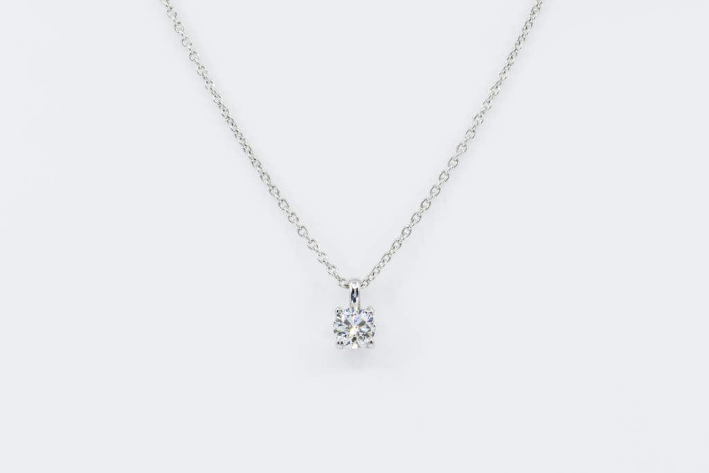 Collana punto luce diamante Shiny White - Gioielleria Casavola Noci - Certificato GIA - idea regalo fidanzata compleanno