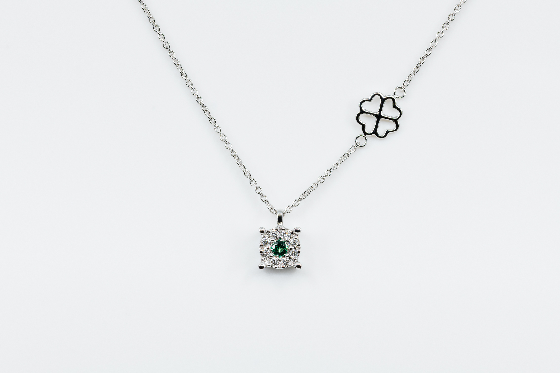 Collana Invisible Beau Émeraude White - Gioielleria Casavola Noci - idea regalo fidanzata - san valentino - natale