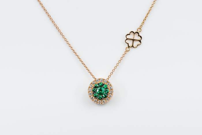 Collana Invisible tonda diamanti smeraldi Rose - Gioielleria Casavola Noci - idea regalo donne oro rosa san valentino