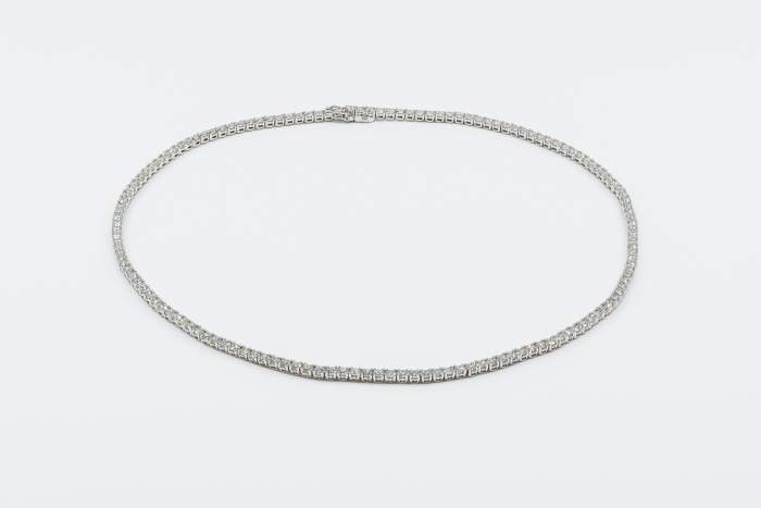 Collana tennis diamanti Prestige - Gioielleria Casavola Noci - gioielli di lusso in oro bianco