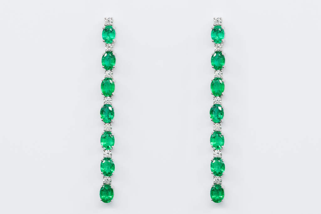 Orecchini lunghi smeraldi Prestige - Gioielleria Casavola Noci - idea regalo per un gioiello importante