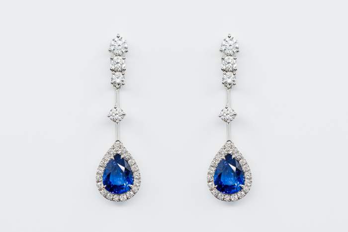 Crivelli orecchini pendenti con zaffiri goccia e diamanti | Gioielleria Casavola Noci | idea regalo donne | moderno