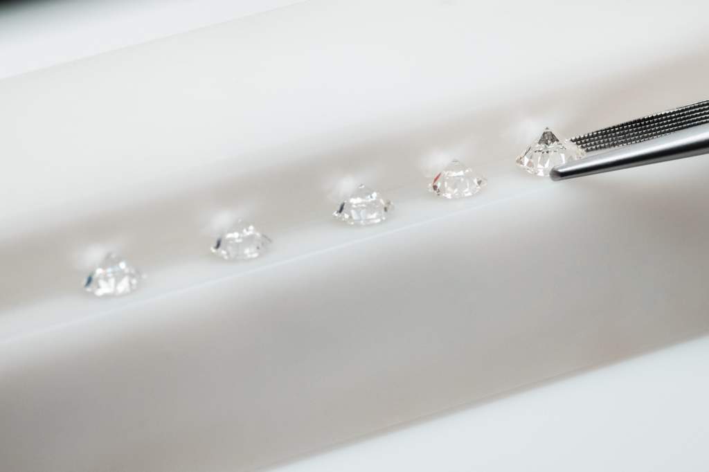 Diamanti certitificati da regalo in blister | Gioielleria Casavola Noci | Test al microscopio