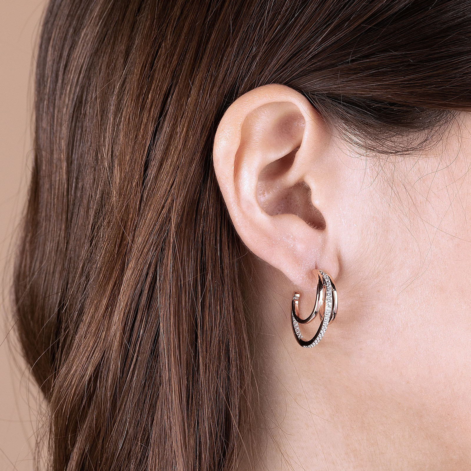 Orecchini cerchio Bronzallure WSBZ01595W idea regalo donna - Gioielleria Casavola Noci - indossato