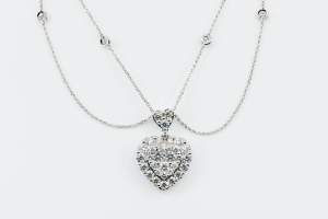 Collana cuore diamanti Invisibile Prestige - Gioielleria Casvola di Noci - idee regalo matrimonio importante