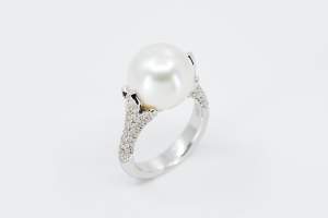 Crivelli anello foglia perla australiana - Gioielleria Casavola di Noci - idee regalo donne importante