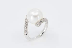 Crivelli anello oro bianco perla australiana - Gioielleria Casavola Noci - idee regalo donne importante