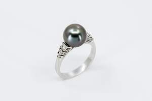 Crivelli anello perla Tahiti e diamanti - Gioielleria Casavola Noci - idee regalo donne