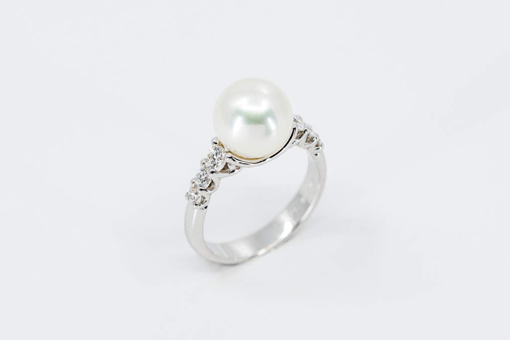 Crivelli anello perla australiana e diamanti - Gioielleria Casavola Noci - 10 millimetri - idea regalo donne importante