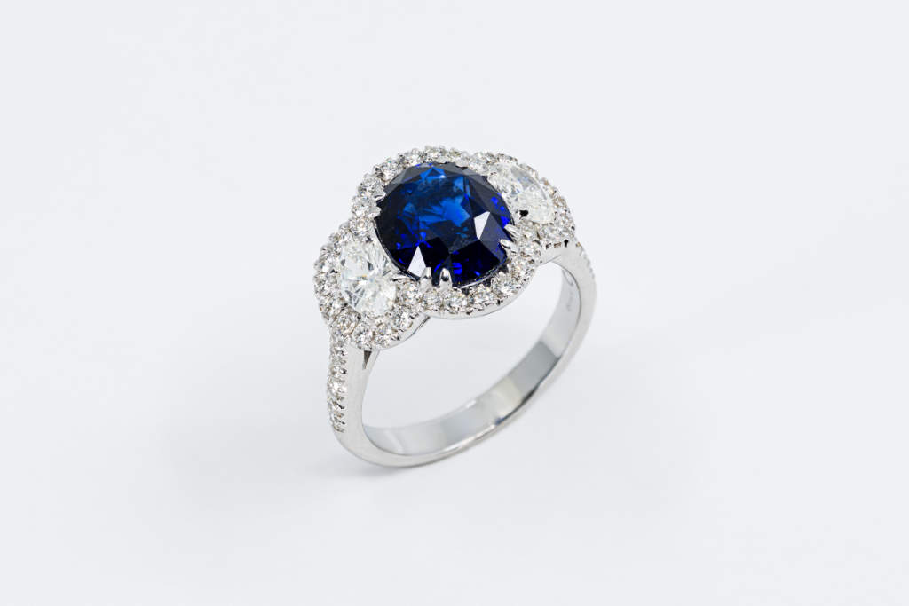 Crivelli anello zaffiro certificato e diamanti - Gioielleria Casavola Noci - idee regalo donne importante