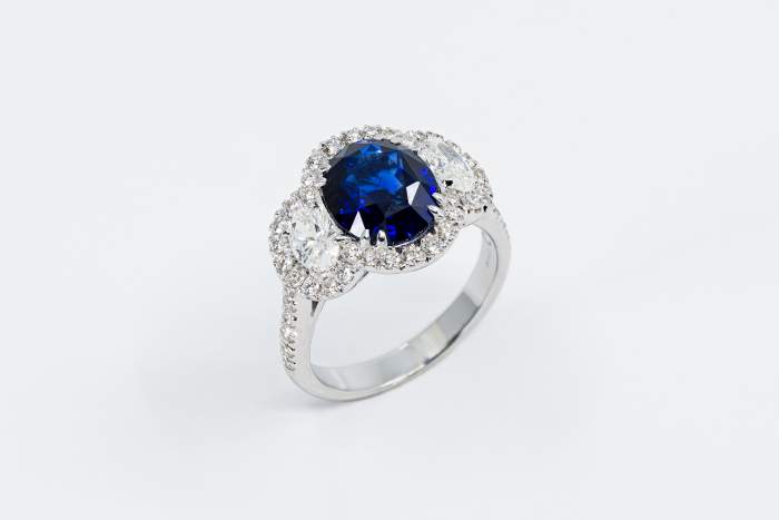 Crivelli anello zaffiro certificato e diamanti - Gioielleria Casavola Noci - idee regalo donne importante