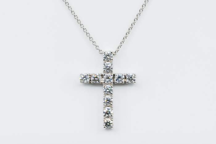 Crivelli collana croce diamanti - Gioielleria Casavola Noci - idee regalo battesimo