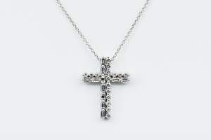 Crivelli collana croce diamanti baguette - Gioielleria Casavola di Noci - idee regalo battesimo unisex