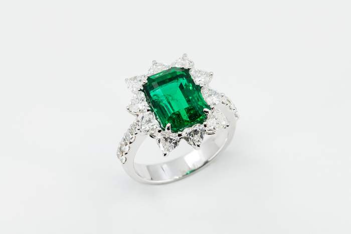 Crivelli anello smeraldo fantasia - Gioielleria Casavola Noci - idee regalo per lei - main