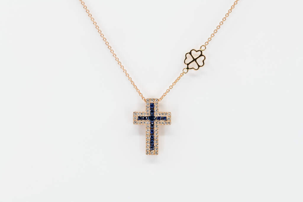 Collana croce Grand Angelus zaffiri rosè - Gioielleria Casavola Noci - idee regalo battesimo - maschietto e femminuccia
