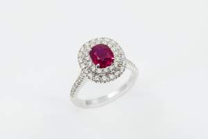 Crivelli anello colore rubino - Gioielleria Casavola Noci - idee regalo donne per occasioni importanti