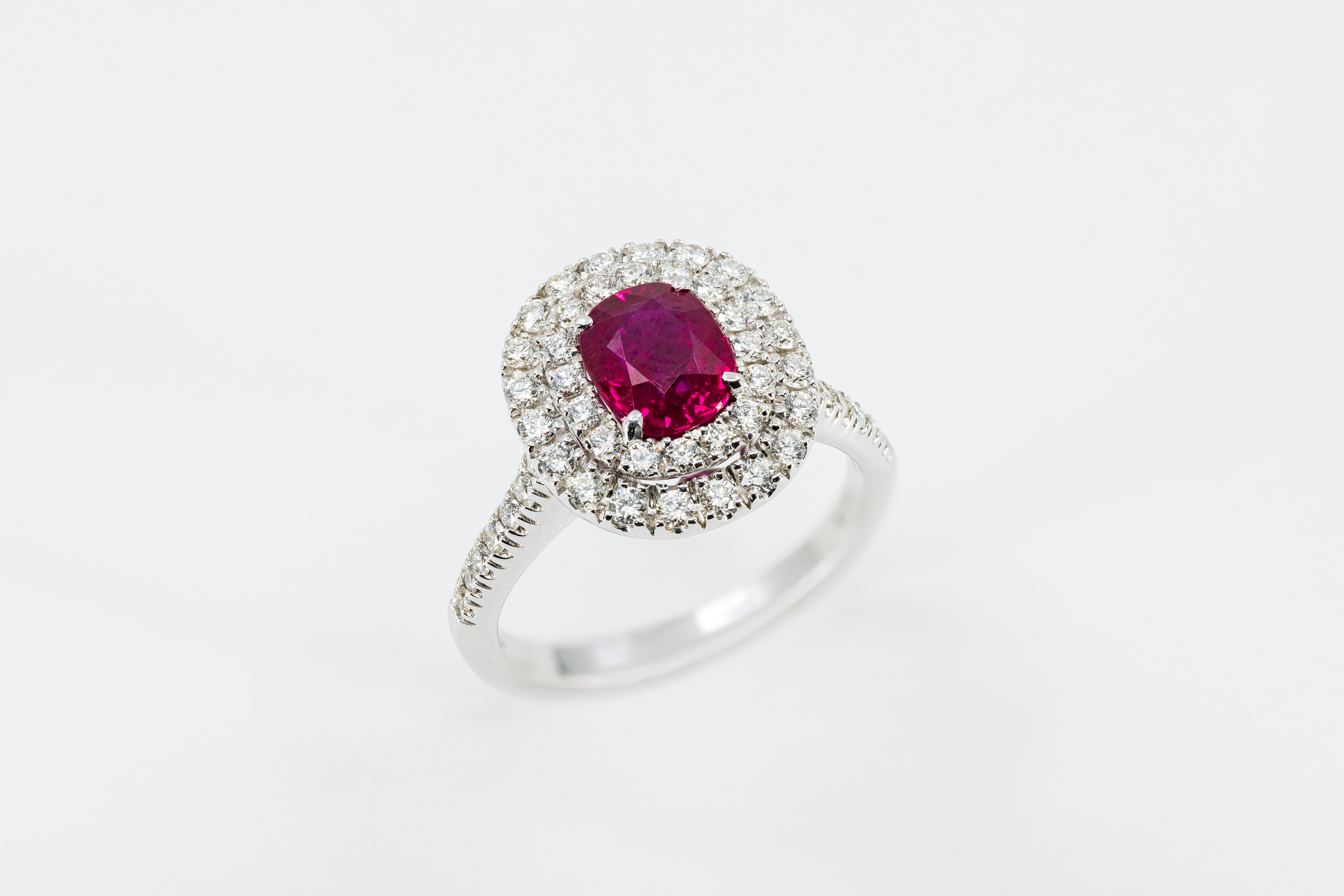 Crivelli anello colore rubino - Gioielleria Casavola Noci - idee regalo donne per occasioni importanti