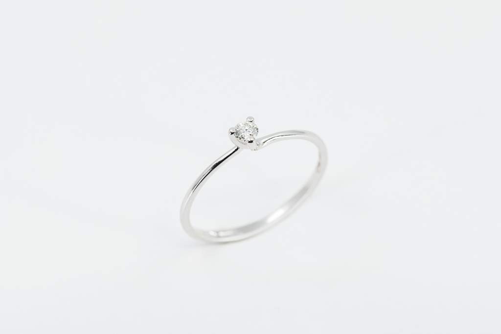 Crivelli anello solitario 3 griffe - Gioielleria Casavola Noci - idee regalo economiche fidanzamento proposta di matrimonio