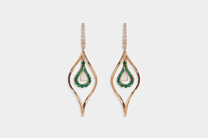Crivelli orecchini fantasia pendenti smeraldi - Gioielleria Casavola Noci - idee regalo donne - main - diamanti taglio goccia