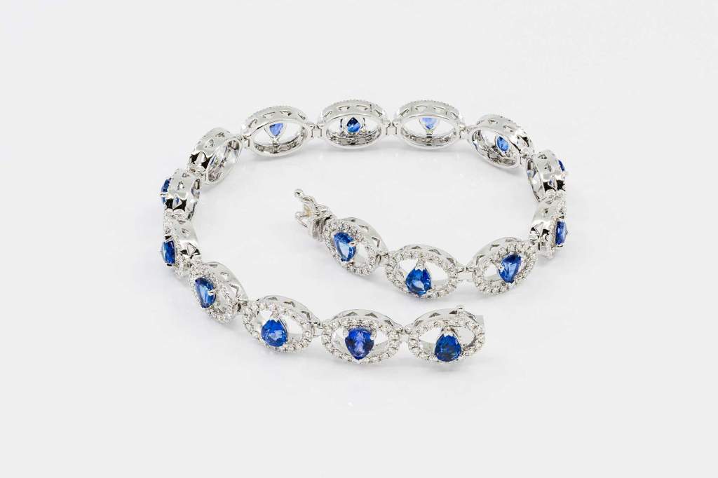 Bracciale fantasia pavè zaffiri goccia Prestige - Gioielleria Casavola Noci - idee regalo donne - high end jewelry