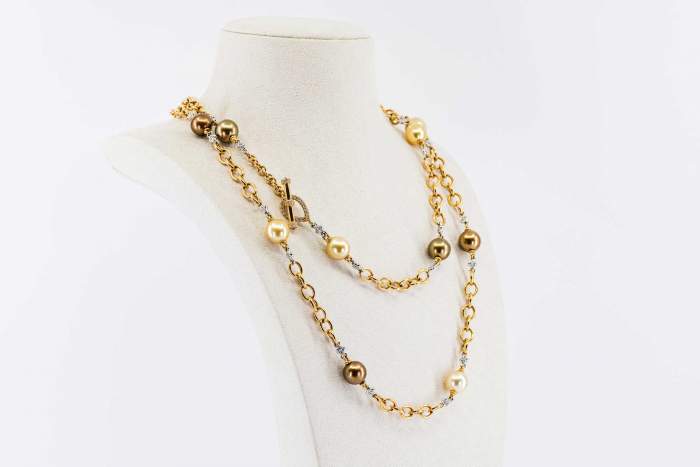 Collana perle oro rosa Prestige - Gioielleria Casavola Noci - idee regalo donne - perle australiane - perle indonesiane - indossata