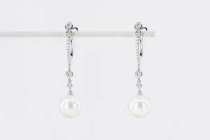 Crivelli orecchini pendenti lunghi perle e diamanti - Gioielleria Casavola Noci - idee regalo donne - high jewellery pearl