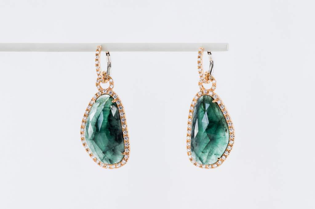 Orecchini smeraldi taglio fantasia Prestige - Gioielleria Casavola Noci - idee regalo donne importante - oro rosa