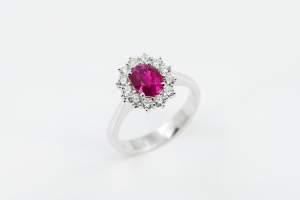 Crivelli anello rosetta rubino - Gioielleria Casavola Noci - idee regalo donne - high end jewelry rings