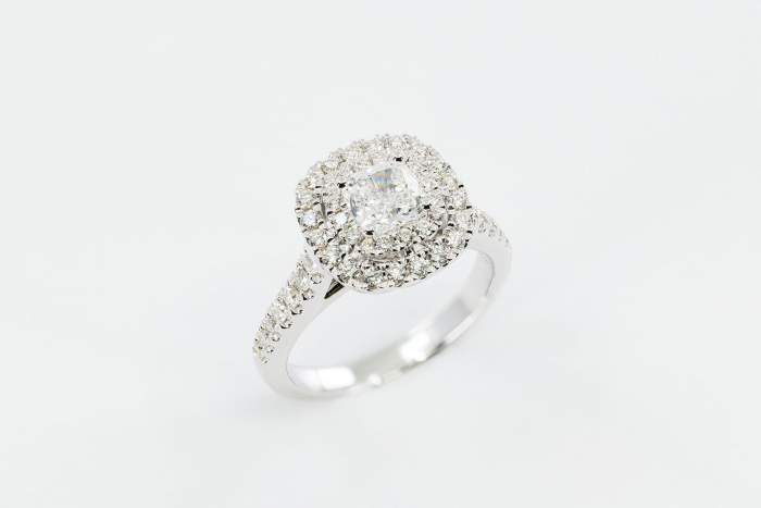 Anello double halo diamanti Prestige - Gioielleria Casavola Noci - proposta di matrimonio idee - regalo donne prezioso