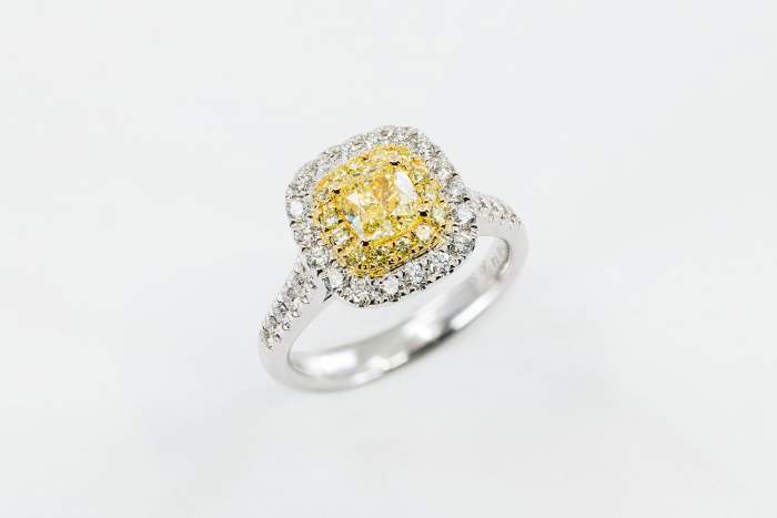 Anello double halo diamanti fancy Prestige - Gioielleria Casavola Noci - proposta di matrimonio idee - regalo donne prezioso