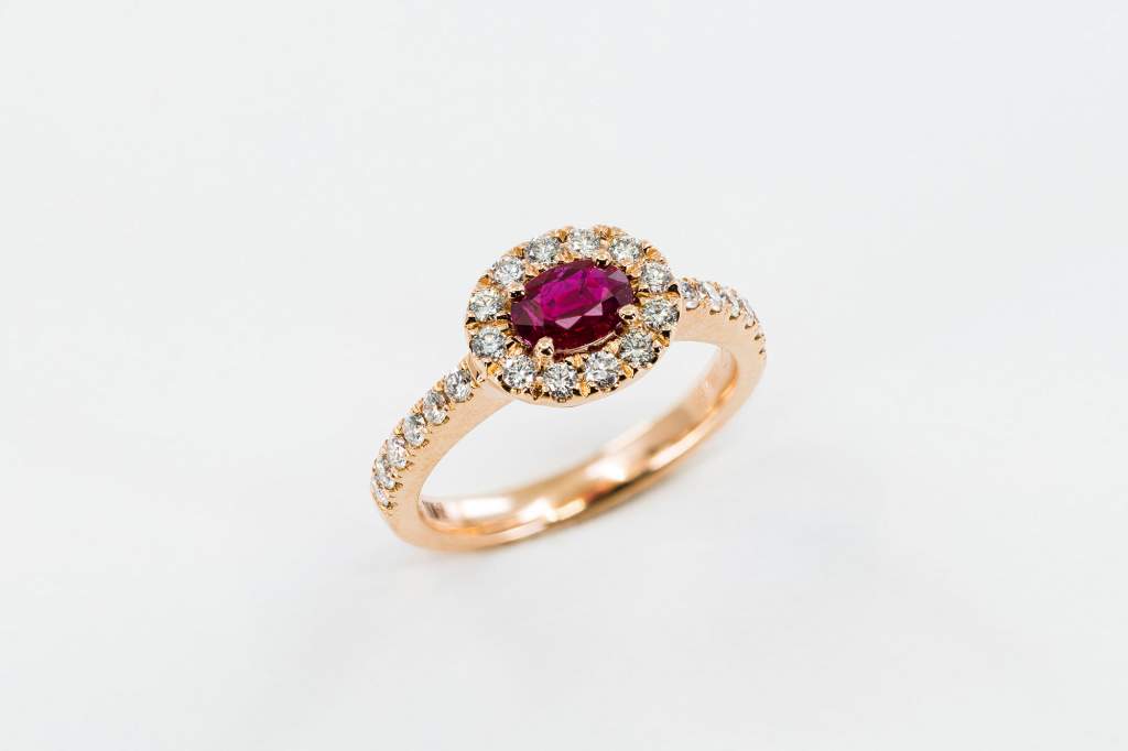 Anello rubino rosé pavé Little Prestige - Gioielleria Casavola Noci - idee regalo donne - high end jewelry