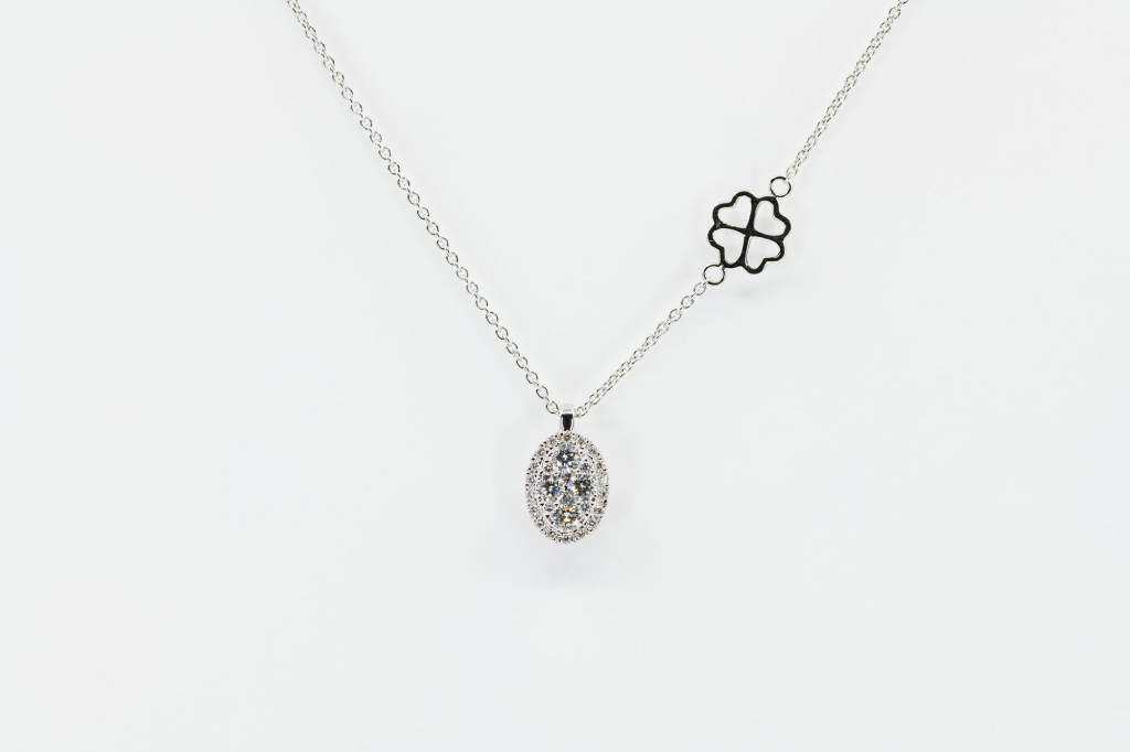 Collana pendente ovale Liberty White - Gioielleria Casavola Noci - idee regalo donna - Made in Italy