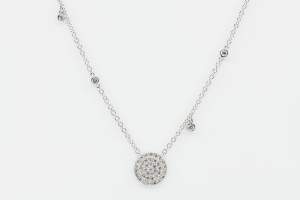 Crivelli collana con medaglietta pavè diamanti - Gioielleria Casavola Noci - idee regalo donna - Made in Italy