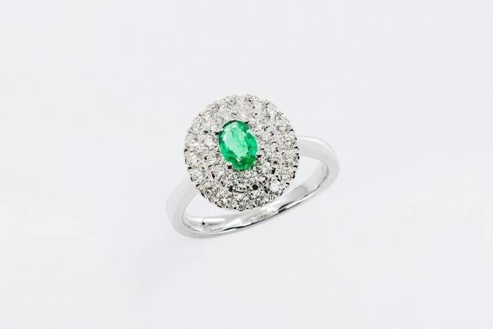 Anello double halo smeraldo little Prestige - Gioielleria Casavola Noci - idee per proposta di matrimonio
