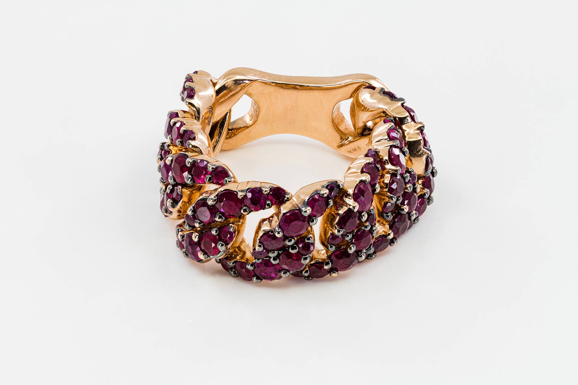 Anello groumette rubini oro rosa Prestige - Gioielleria Casavola Noci - idea regalo donna - compleanno importante - main