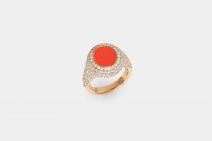 Crivelli anello mignolo chevalier corallo oro rosa - Gioielleria Casavola Noci - idea regalo donne - main