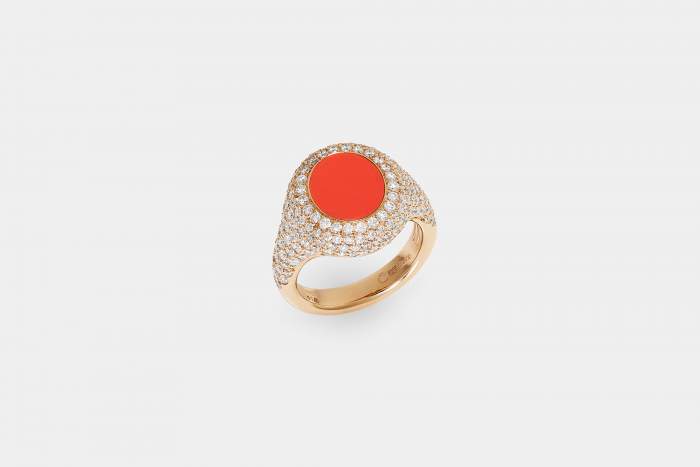 Crivelli anello mignolo chevalier corallo oro rosa - Gioielleria Casavola Noci - idea regalo donne - main
