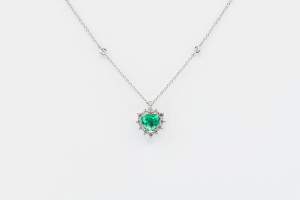 Collana smeraldo cuore e diamanti Prestige - Gioielleria Casavola Noci - idee regalo compleanno donne - anniversario matrimonio