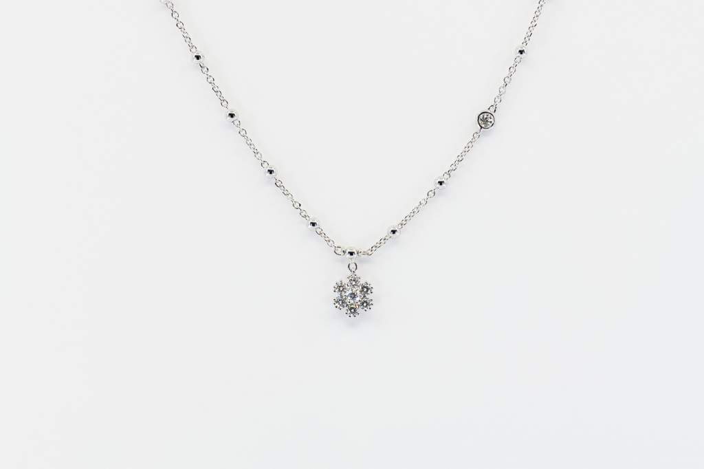 Crivelli collana diamanti fiocco di neve - Gioielleria Casavola Noci - idee regalo compleanno mamma - gioiello in oro bianco