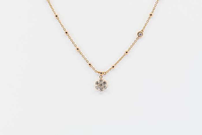 Crivelli collana diamanti fiocco di neve rosè - Gioielleria Casavola Noci - idee regalo compleanno fidanzata - gioiello in oro rosa