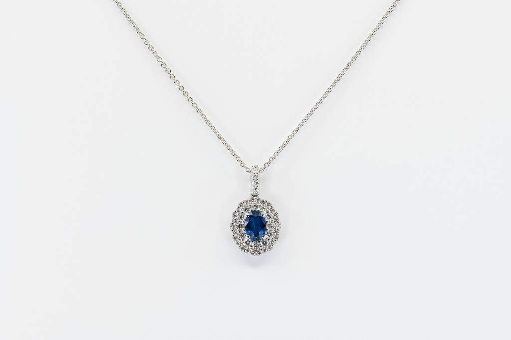 Crivelli collana zaffiro halo diamanti - Gioielleria Casavola Noci - idee regalo anniversario matrimonio donna - occasione importante